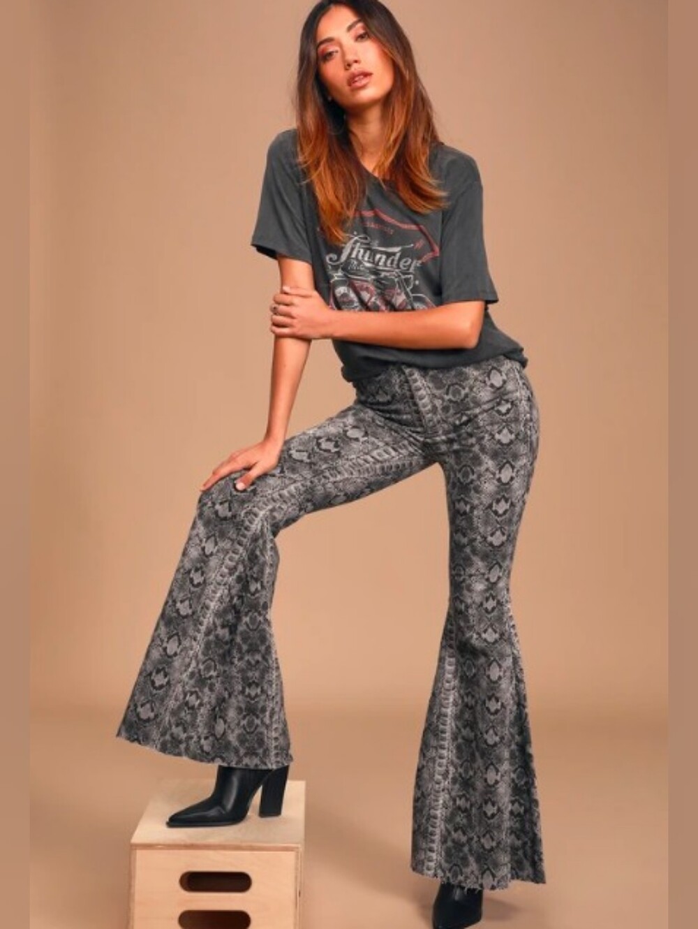 We The Free Gray Snake Print Boot Cut Pants. Size 24 NWT